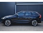 Volvo XC60 2.0 T6 Plug-in hybrid AWD Ultra Dark Panorama/schuifdak | 360 camera | Allseason banden | HarmanKardon Premium Audio | BLIS | Elektrische stoelen met geheugen functie | Semi-elektrische trekhaak