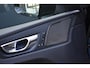 Volvo XC60 2.0 T6 Plug-in hybrid AWD Ultra Dark Panorama/schuifdak | 360 camera | Allseason banden | HarmanKardon Premium Audio | BLIS | Elektrische stoelen met geheugen functie | Semi-elektrische trekhaak