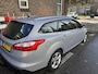 Ford Focus Wagon 1.6 TI-VCT Ti. Schadeauto Motor loopt Airco
