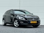 Volvo V60 1.5 T3 Polar+ Adapt cruise Stoelverwarming voor+achter Trekhaak Stuurverwarming 152 PK Onderhoud historie aanwezig.