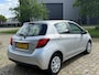 Toyota Yaris 1.5 Hybrid Lease Automaat 2e eigenaar dealer onderhouden navigatie elektrische ramen cv op afs
