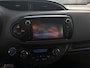 Toyota Yaris 1.5 Hybrid Lease Automaat 2e eigenaar dealer onderhouden navigatie elektrische ramen cv op afs