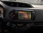 Toyota Yaris 1.5 Hybrid Lease Automaat 2e eigenaar dealer onderhouden navigatie elektrische ramen cv op afs