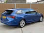 Skoda Octavia Combi 1.0 e-TSI Sport Business Automaat | Trekhaak uitklapbaar | LED koplampen | Apple CarPlay/Android Auto | Climate & cruise control | Rijstrooksensor | Getint glas | Sportstoelen | Sfeerverlichting | Parkeersensoren voor en achter