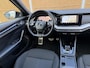 Skoda Octavia Combi 1.0 e-TSI Sport Business Automaat | Trekhaak uitklapbaar | LED koplampen | Apple CarPlay/Android Auto | Climate & cruise control | Rijstrooksensor | Getint glas | Sportstoelen | Sfeerverlichting | Parkeersensoren voor en achter
