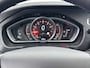 Volvo V40 Cross Country T3 Dynamic Edition | 17" | Panoramadak | Parkeercamera | Trekhaak | Harman Kardon | Adaptieve Cruise | BLIS | Keyless | Stoelverwarming