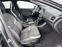 Volvo V40 Cross Country T3 Dynamic Edition | 17" | Panoramadak | Parkeercamera | Trekhaak | Harman Kardon | Adaptieve Cruise | BLIS | Keyless | Stoelverwarming
