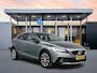 Volvo V40 Cross Country T3 Dynamic Edition | 17" | Panoramadak | Parkeercamera | Trekhaak | Harman Kardon | Adaptieve Cruise | BLIS | Keyless | Stoelverwarming