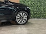 Volvo XC90 T8 AWD Recharge Ultra Dark Vol! | Bowers & Wilkins | Luchtvering | Stoelventilatie | Trekhaak | All Season banden | 360 Camera | Head-Up Display | Stoelmassage | 455pk | Adaptieve Cruise Control | Stoelverwarming voor+achter | Stuurwielverwarming | Schuifdak | 20 Inch | Full LED  Meesturende koplampen | Pilot Assist | BLIS Dode Hoek Detectie | Alcantara hemelbekleding | Lederen handgrepen en zonnekleppen | Elektrische voorstoelen geheugen | Nappa Lederen bekleding | Zitting verlenging voorstoelen | Lederen Dashboard | Google Infotainment | Keyless Drive | Parkeersensoren voor+achter | Privacy Glass | Elektrisch bedienbare achterklep | Geïntegreerde zongordijnen achterportieren | Geïntegreerd kinderzitje achterin | Verlichte instaplijsten | 7-Persoons | 4-Zone Climate Control | DAB Radio | Apple Carplay/Android Auto | Alarm Klasse III | Draadloos telefoon opladen | Volvo On Call met mobiele App functie | Onyx Black Metallic |