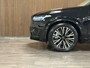 Volvo XC90 T8 AWD Recharge Ultra Dark Vol! | Bowers & Wilkins | Luchtvering | Stoelventilatie | Trekhaak | All Season banden | 360 Camera | Head-Up Display | Stoelmassage | 455pk | Adaptieve Cruise Control | Stoelverwarming voor+achter | Stuurwielverwarming | Schuifdak | 20 Inch | Full LED  Meesturende koplampen | Pilot Assist | BLIS Dode Hoek Detectie | Alcantara hemelbekleding | Lederen handgrepen en zonnekleppen | Elektrische voorstoelen geheugen | Nappa Lederen bekleding | Zitting verlenging voorstoelen | Lederen Dashboard | Google Infotainment | Keyless Drive | Parkeersensoren voor+achter | Privacy Glass | Elektrisch bedienbare achterklep | Geïntegreerde zongordijnen achterportieren | Geïntegreerd kinderzitje achterin | Verlichte instaplijsten | 7-Persoons | 4-Zone Climate Control | DAB Radio | Apple Carplay/Android Auto | Alarm Klasse III | Draadloos telefoon opladen | Volvo On Call met mobiele App functie | Onyx Black Metallic |