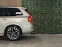 Volvo XC90 T8 AWD Recharge Ultra Dark | Vol! | Bowers & Wilkins | Luchtvering | Stoelventilatie | Trekhaak | 360 Camera | Head-Up Display | Stoelmassage | 455pk | Adaptieve Cruise Control | Stoelverwarming voor+achter | Stuurwielverwarming | Schuifdak | 21 Inch | Full LED Matrix Meesturende koplampen | Pilot Assist | BLIS Dode Hoek Detectie | Alcantara hemelbekleding | Lederen handgrepen en zonnekleppen | Elektrische voorstoelen geheugen | Nappa Lederen bekleding | Zitting verlenging voorstoelen | Lederen Dashboard | Google Infotainment | Keyless Drive | Parkeersensoren voor+achter | Privacy Glass | Elektrisch bedienbare achterklep | Geïntegreerde zongordijnen achterportieren | Geïntegreerd kinderzitje achterin | Verlichte instaplijsten | 7-Persoons | 4-Zone Climate Control | DAB Radio | Apple Carplay/Android Auto | Alarm Klasse III | Draadloos telefoon opladen | Volvo On Call met mobiele App functie | Bright Dusk Metallic |