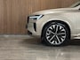 Volvo XC90 T8 AWD Recharge Ultra Dark | Vol! | Bowers & Wilkins | Luchtvering | Stoelventilatie | Trekhaak | 360 Camera | Head-Up Display | Stoelmassage | 455pk | Adaptieve Cruise Control | Stoelverwarming voor+achter | Stuurwielverwarming | Schuifdak | 21 Inch | Full LED Matrix Meesturende koplampen | Pilot Assist | BLIS Dode Hoek Detectie | Alcantara hemelbekleding | Lederen handgrepen en zonnekleppen | Elektrische voorstoelen geheugen | Nappa Lederen bekleding | Zitting verlenging voorstoelen | Lederen Dashboard | Google Infotainment | Keyless Drive | Parkeersensoren voor+achter | Privacy Glass | Elektrisch bedienbare achterklep | Geïntegreerde zongordijnen achterportieren | Geïntegreerd kinderzitje achterin | Verlichte instaplijsten | 7-Persoons | 4-Zone Climate Control | DAB Radio | Apple Carplay/Android Auto | Alarm Klasse III | Draadloos telefoon opladen | Volvo On Call met mobiele App functie | Bright Dusk Metallic |