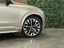 Volvo XC90 T8 AWD Recharge Ultra Dark | Vol! | Bowers & Wilkins | Luchtvering | Stoelventilatie | Trekhaak | 360 Camera | Head-Up Display | Stoelmassage | 455pk | Adaptieve Cruise Control | Stoelverwarming voor+achter | Stuurwielverwarming | Schuifdak | 21 Inch | Full LED Matrix Meesturende koplampen | Pilot Assist | BLIS Dode Hoek Detectie | Alcantara hemelbekleding | Lederen handgrepen en zonnekleppen | Elektrische voorstoelen geheugen | Nappa Lederen bekleding | Zitting verlenging voorstoelen | Lederen Dashboard | Google Infotainment | Keyless Drive | Parkeersensoren voor+achter | Privacy Glass | Elektrisch bedienbare achterklep | Geïntegreerde zongordijnen achterportieren | Geïntegreerd kinderzitje achterin | Verlichte instaplijsten | 7-Persoons | 4-Zone Climate Control | DAB Radio | Apple Carplay/Android Auto | Alarm Klasse III | Draadloos telefoon opladen | Volvo On Call met mobiele App functie | Bright Dusk Metallic |