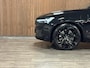 Volvo XC60 T8 AWD Recharge Ultra Black Edition | Luchtvering | Trekhaak | 360° Camera | 455pk | Head-Up Display | Adaptieve Cruise Control | Stoelverwarming voor+achter | Stuurwielverwarming | Schuifdak | Full LED Meesturende koplampen | Pilot Assist | BLIS Dode Hoek Detectie | Elektrische voorstoelen geheugen | R-Design Contour stoelen met wit stiksel en bies | Zitting verlenging voorstoelen | Lederen dashboard | 21 Inch | Google Infotainment | Keyless Drive | Elektrisch bedienbare achterklep | DAB Radio | Apple Carplay/Android Auto | Alarm Klasse III | Draadloos telefoon opladen | Volvo On Call met mobiele App functie | Onyx Black Metallic |