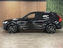 Volvo XC60 T8 AWD Recharge Ultra Black Edition | Luchtvering | Trekhaak | 360° Camera | 455pk | Head-Up Display | Adaptieve Cruise Control | Stoelverwarming voor+achter | Stuurwielverwarming | Schuifdak | Full LED Meesturende koplampen | Pilot Assist | BLIS Dode Hoek Detectie | Elektrische voorstoelen geheugen | R-Design Contour stoelen met wit stiksel en bies | Zitting verlenging voorstoelen | Lederen dashboard | 21 Inch | Google Infotainment | Keyless Drive | Elektrisch bedienbare achterklep | DAB Radio | Apple Carplay/Android Auto | Alarm Klasse III | Draadloos telefoon opladen | Volvo On Call met mobiele App functie | Onyx Black Metallic |