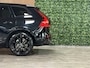 Volvo XC60 T8 AWD Recharge Ultra Black Edition | Luchtvering | Trekhaak | 360° Camera | 455pk | Head-Up Display | Adaptieve Cruise Control | Stoelverwarming voor+achter | Stuurwielverwarming | Schuifdak | Full LED Meesturende koplampen | Pilot Assist | BLIS Dode Hoek Detectie | Elektrische voorstoelen geheugen | R-Design Contour stoelen met wit stiksel en bies | Zitting verlenging voorstoelen | Lederen dashboard | 21 Inch | Google Infotainment | Keyless Drive | Elektrisch bedienbare achterklep | DAB Radio | Apple Carplay/Android Auto | Alarm Klasse III | Draadloos telefoon opladen | Volvo On Call met mobiele App functie | Onyx Black Metallic |