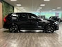 Volvo XC60 T8 AWD Recharge Ultra Black Edition | Luchtvering | Trekhaak | 360° Camera | 455pk | Head-Up Display | Adaptieve Cruise Control | Stoelverwarming voor+achter | Stuurwielverwarming | Schuifdak | Full LED Meesturende koplampen | Pilot Assist | BLIS Dode Hoek Detectie | Elektrische voorstoelen geheugen | R-Design Contour stoelen met wit stiksel en bies | Zitting verlenging voorstoelen | Lederen dashboard | 21 Inch | Google Infotainment | Keyless Drive | Elektrisch bedienbare achterklep | DAB Radio | Apple Carplay/Android Auto | Alarm Klasse III | Draadloos telefoon opladen | Volvo On Call met mobiele App functie | Onyx Black Metallic |