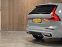 Volvo XC60 T6 AWD Recharge Ultra Dark | MY26 | Luchtvering | Trekhaak | 360° Camera | Head-Up Display | Harman Kardon | Adaptieve Cruise Control | Stoelverwarming voor+achter | Stuurwielverwarming | Full LED Meesturende koplampen | Pilot Assist | BLIS Dode Hoek Detectie | Elektrische voorstoelen geheugen | Quilted Nordico bekleding | Zitting verlenging voorstoelen | Lederen Dashboard | Schuifdak | 20 Inch | Google Infotainment | Keyless Drive | Parkeersensoren voor+achter | Privacy Glass | Elektrisch bedienbare achterklep | Alarm Klasse III | DAB Radio | Apple Carplay/Android Auto | Draadloos telefoon opladen | Volvo On Call met mobiele App functie | Vapour Grey Metallic |