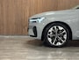 Volvo XC60 T6 AWD Recharge Ultra Dark | MY26 | Luchtvering | Trekhaak | 360° Camera | Head-Up Display | Harman Kardon | Adaptieve Cruise Control | Stoelverwarming voor+achter | Stuurwielverwarming | Full LED Meesturende koplampen | Pilot Assist | BLIS Dode Hoek Detectie | Elektrische voorstoelen geheugen | Quilted Nordico bekleding | Zitting verlenging voorstoelen | Lederen Dashboard | Schuifdak | 20 Inch | Google Infotainment | Keyless Drive | Parkeersensoren voor+achter | Privacy Glass | Elektrisch bedienbare achterklep | Alarm Klasse III | DAB Radio | Apple Carplay/Android Auto | Draadloos telefoon opladen | Volvo On Call met mobiele App functie | Vapour Grey Metallic |