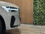 Volvo XC60 T6 AWD Recharge Ultra Dark | MY26 | Luchtvering | Trekhaak | 360° Camera | Head-Up Display | Harman Kardon | Adaptieve Cruise Control | Stoelverwarming voor+achter | Stuurwielverwarming | Full LED Meesturende koplampen | Pilot Assist | BLIS Dode Hoek Detectie | Elektrische voorstoelen geheugen | Quilted Nordico bekleding | Zitting verlenging voorstoelen | Lederen Dashboard | Schuifdak | 20 Inch | Google Infotainment | Keyless Drive | Parkeersensoren voor+achter | Privacy Glass | Elektrisch bedienbare achterklep | Alarm Klasse III | DAB Radio | Apple Carplay/Android Auto | Draadloos telefoon opladen | Volvo On Call met mobiele App functie | Vapour Grey Metallic |