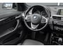 BMW X1 xDrive20d 190pk Aut. | High Executive | Shadowline | Panoramadak | Leder | Trekhaak | 20'' | Mineral Weiss
