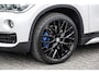 BMW X1 xDrive20d 190pk Aut. | High Executive | Shadowline | Panoramadak | Leder | Trekhaak | 20'' | Mineral Weiss