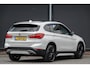 BMW X1 xDrive20d 190pk Aut. | High Executive | Shadowline | Panoramadak | Leder | Trekhaak | 20'' | Mineral Weiss