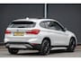 BMW X1 xDrive20d 190pk Aut. | High Executive | Shadowline | Panoramadak | Leder | Trekhaak | 20'' | Mineral Weiss