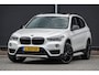 BMW X1 xDrive20d 190pk Aut. | High Executive | Shadowline | Panoramadak | Leder | Trekhaak | 20'' | Mineral Weiss