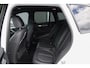 BMW X1 xDrive20d 190pk Aut. | High Executive | Shadowline | Panoramadak | Leder | Trekhaak | 20'' | Mineral Weiss
