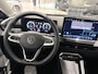 Volkswagen T-Roc 1.5 eTsi Life First Edition 116 PK Automaat | Keyless access | 18" Lichtmetalen velgen | LED koplampen | Apple Carplay | Camera | Android Auto | Climate control | Stoelverwarming | Adaptive cruise control | Stuurverwarming |