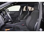Volvo C40 Extended Range Plus 82 kWh - Panoramadak - IntelliSafe Assist & Surround - Parkeercamera achter - Verwarmde voorstoelen & stuur - Parkeersensoren voor & achter - Draadloze tel. lader - High Performance audio - Warmtepomp - Extra getint glas - Elektr. inklapbare trekhaak - 19' LMV