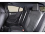Volvo C40 Extended Range Plus 82 kWh - Panoramadak - IntelliSafe Assist & Surround - Parkeercamera achter - Verwarmde voorstoelen & stuur - Parkeersensoren voor & achter - Draadloze tel. lader - High Performance audio - Warmtepomp - Extra getint glas - Elektr. inklapbare trekhaak - 19' LMV