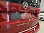 Volkswagen Multivan 8X OP VOORRAAD, GROOTSTE VOORRAAD VAN NL BIJ PPW AUTO'S TE DORDRECHT PANO/SOH 92%/HEAD-UP/H&K/MASSAGE+VENTILATIE/VOL-LEER/360CAMERA/ELECTR.SCHUIFDEUREN/IQ-LIGHT/ACC/ADAPTIVE-ONDERSTEL/TWO-TONE COLOUR/VOLLEDIG VW DEALER HISTORIE