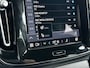 Volvo XC40 B4 Plus Dark | 18" | Trekhaak | Elektr. verst. Stoelen | Harman Kardon | Adaptieve Cruise | BLIS | Stoel/Stuurverwarming | Parkeercamera