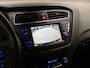 Hyundai i20 1.0 T-GDI Premium Sport (NAVIGATIE, BLACK PACK, CLIMATE, CAMERA, SPORTSTOELEN, KEYLESS, GETINT GLAS, CRUISE, NIEUWSTAAT)