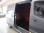 Mercedes-Benz Sprinter 315 CDI | L2 H1 | AUTOMAAT | ACHTERUITRIJCAMERA | CRUISE CONTROL | AIRCO | BETIMMERDE LAADRUIMTE | 3-ZITS | STOELVERWARMING | TREKHAAK | METALLIC LAK | NL AUTO | CERTIFIED
