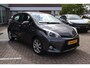 Toyota Yaris 1.5 FULL HYBRID DYNAMIC NAVI KEYLESS CRUISE CLIMA CAMERA HALF-LEDER LM-VELGEN