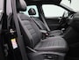Volkswagen Tiguan 1.4 TSI eHybrid R-Line Business 245 PK| Dealeronderhouden | Panoramadak | 360 Camera | Achterklep Elektrisch | Dodehoekdetectie | Stoelverwarming | Stuurwielverwarming