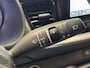 Kia Stonic 1.0 T-GDi MHEV GT-PLUSLINE AUTOMAAT NAVIGATIE ADAPTIVE CRUISE CONTROL CLIMATE CONTROL GLAZEN SCHUIF/KANTELDAK BLUETOOTH TELEFOON DODEHOEKSENSOREN ACHTERUITRIJCAMERA KEYLESS GO TREKHAAK ZEER MOOI !!