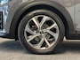 Kia Stonic 1.0 T-GDi MHEV GT-PLUSLINE AUTOMAAT NAVIGATIE ADAPTIVE CRUISE CONTROL CLIMATE CONTROL GLAZEN SCHUIF/KANTELDAK BLUETOOTH TELEFOON DODEHOEKSENSOREN ACHTERUITRIJCAMERA KEYLESS GO TREKHAAK ZEER MOOI !!