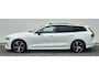 Volvo V60 2.0 T6 Recharge AWD R-Design Head Up - Stoelventilatie voor - Luxe lederen bekleding - Panorama Dak - 2000 KG Trekgewicht - Harman Kardon Sound Systeem - Camera achter -  Lighting Pack - Privacy glass - 19 Licht metaal - Elektrisch bedienbare voorstoelen met memory