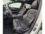 Volvo V60 2.0 T6 Recharge AWD R-Design Head Up - Stoelventilatie voor - Luxe lederen bekleding - Panorama Dak - 2000 KG Trekgewicht - Harman Kardon Sound Systeem - Camera achter -  Lighting Pack - Privacy glass - 19 Licht metaal - Elektrisch bedienbare voorstoelen met memory