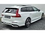 Volvo V60 2.0 T6 Recharge AWD R-Design Head Up - Stoelventilatie voor - Luxe lederen bekleding - Panorama Dak - 2000 KG Trekgewicht - Harman Kardon Sound Systeem - Camera achter -  Lighting Pack - Privacy glass - 19 Licht metaal - Elektrisch bedienbare voorstoelen met memory