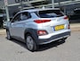 Hyundai Kona Electric EV Fashion 64 kWh | SOH: nnb | 3 fase | Warmtepomp | Trekhaak | Camera | Adaptive CC | Blindspot |