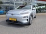Hyundai Kona Electric EV Fashion 64 kWh | SOH: nnb | 3 fase | Warmtepomp | Trekhaak | Camera | Adaptive CC | Blindspot |