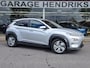 Hyundai Kona Electric EV Fashion 64 kWh | SOH: nnb | 3 fase | Warmtepomp | Trekhaak | Camera | Adaptive CC | Blindspot |