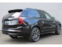 Volvo XC90 2.0 T8 Plug-in hybrid AWD Ultra Black Ed. Exec. | Verwarmde, Geventileerde en Masserende Voorstoelen | Luchtvering | Panoramadak Schuif-/Kantelfunctie | 360º Camera | Gelamineerd en Getint Glas Achter| Bowers & Wilkins premium audio | 22 inch velgen