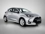 Toyota Yaris 1.5 Hybrid 115 Dynamic Comfort Pack | Dealeonderhouden | Stuur en stoelverwarming | PDC rondom | Onderweg-naar-dealer