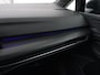 Volkswagen Golf 1.5 eTSI R-Line | Panoramadak | Stoelverwarming | Matrix LED | Keyless | Sfeerverlichting | Carplay | Adaptive cruise | Navigatie | Side Assist | Park Assist | Stuurverwarming | Sportstoelen